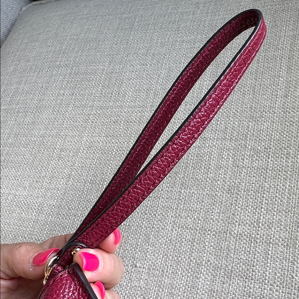 🚩NWOT🚩 Beautiful Michael Kors Burgundy Pebble Leather Studded Wristlet - Picture 12 of 13
